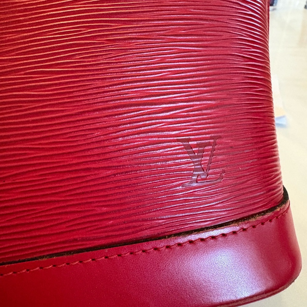 Louis Vuitton Red Epi Alma - INCLUDES COA AND LOCK & KEY - Picture 2 of 9